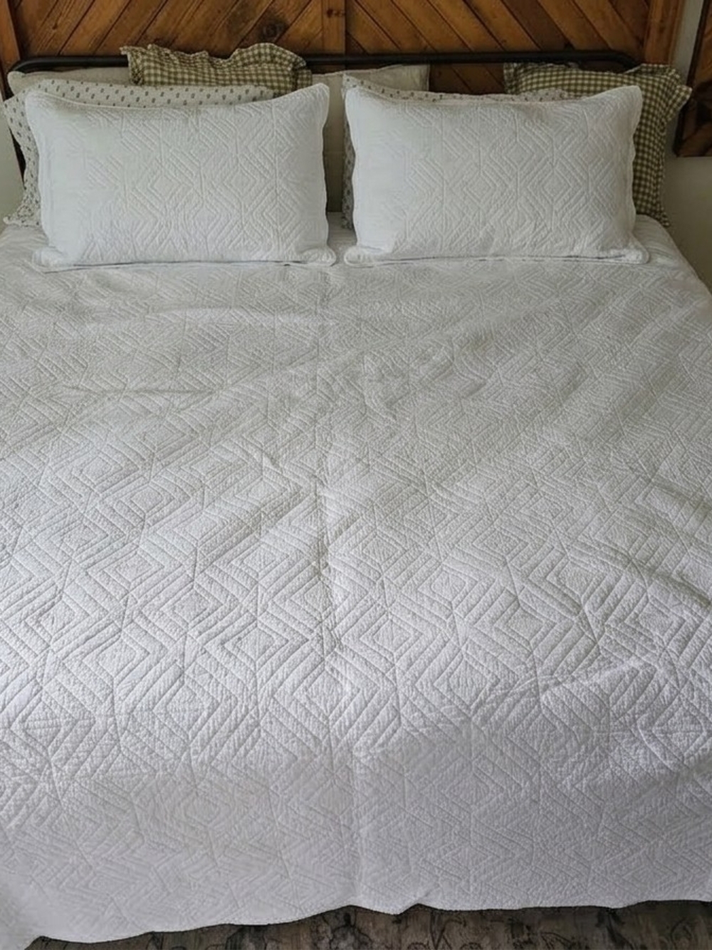 Bar III White Quilted Geometric King Bedspread